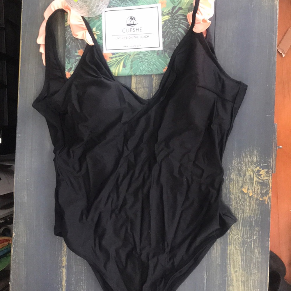 CUPSHE one piece swimming suit women’s XL